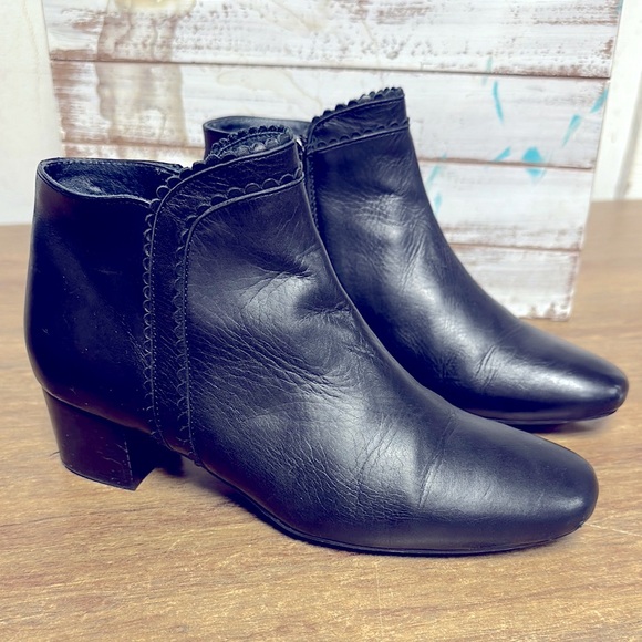 Ted&Muffy Shoes - Duo Boots Ted & Muffy great shape smooth black leather heeled zip ankle booties